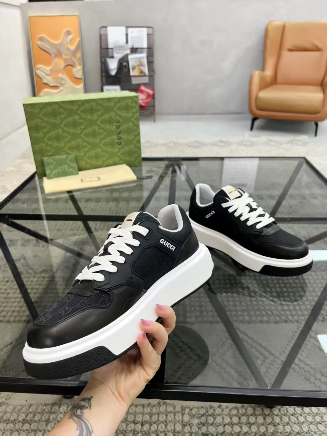 Factory price: 460💰Gucci new men's shoes GUCCI [Lightning] latest shoes are shipped. Original quality, fashionable, made of special materials, sheepskin lining, brand new packaging. The foot feels super comfortable and the workmanship is impeccable. Size: 38-44, customized 45